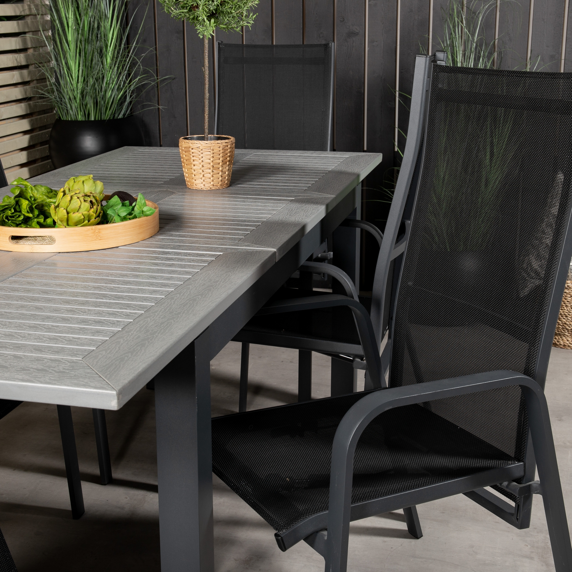 Albany Dining Table 160/240*100 - Svart Alu / Grey Aintwood+ Svart/Grå