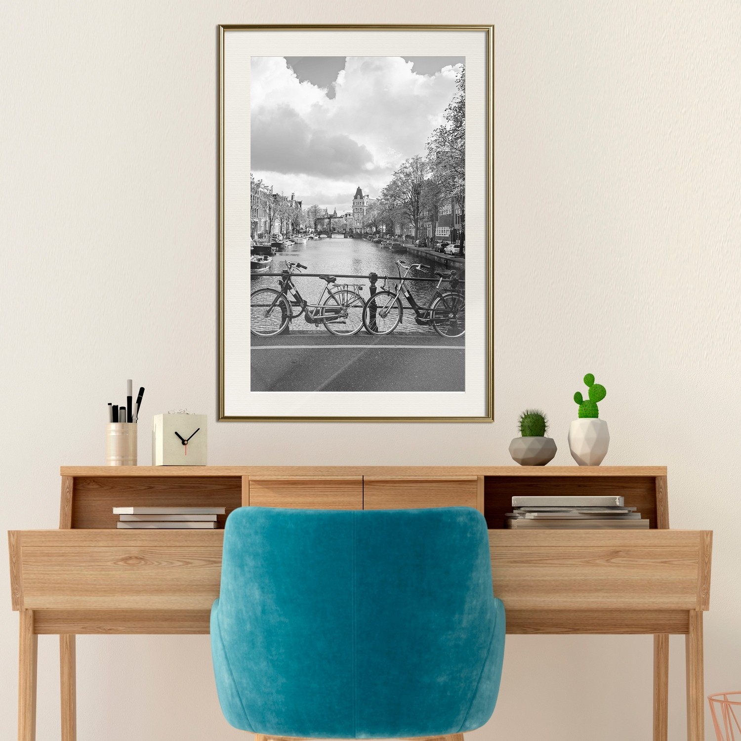 Affisch - Bikes On Bridge [Poster] 30x45 Guld ram med passepartout, 30x45 cm