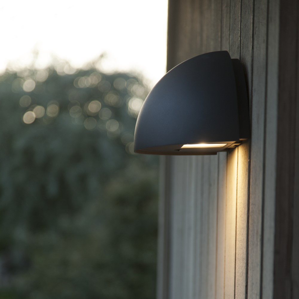 LED-Armatur Hide-a-lite Arc med Uttag