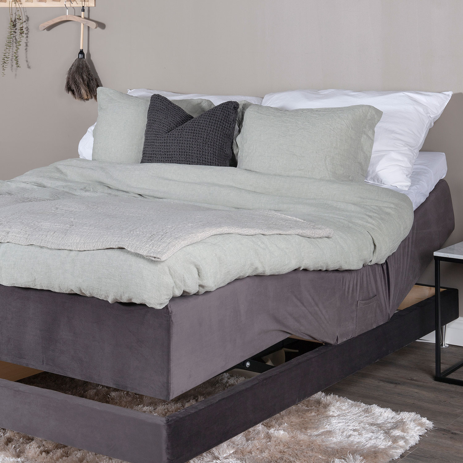 Ställbar Kontinentalsäng Venture Home Vansbro 180x200 Mörkgrå Sammet