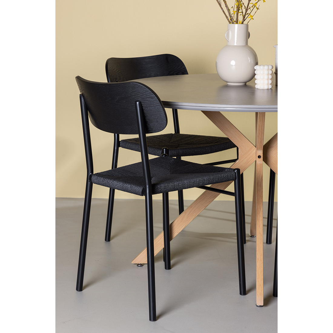 Matgrupp Venture Home Piazza Ø120 cm med 4st Polly Matstolar