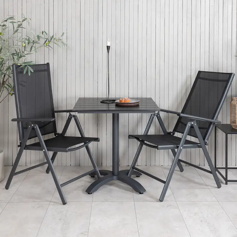 Cafégrupp Venture Home Canucks med 2 Bront Stolar