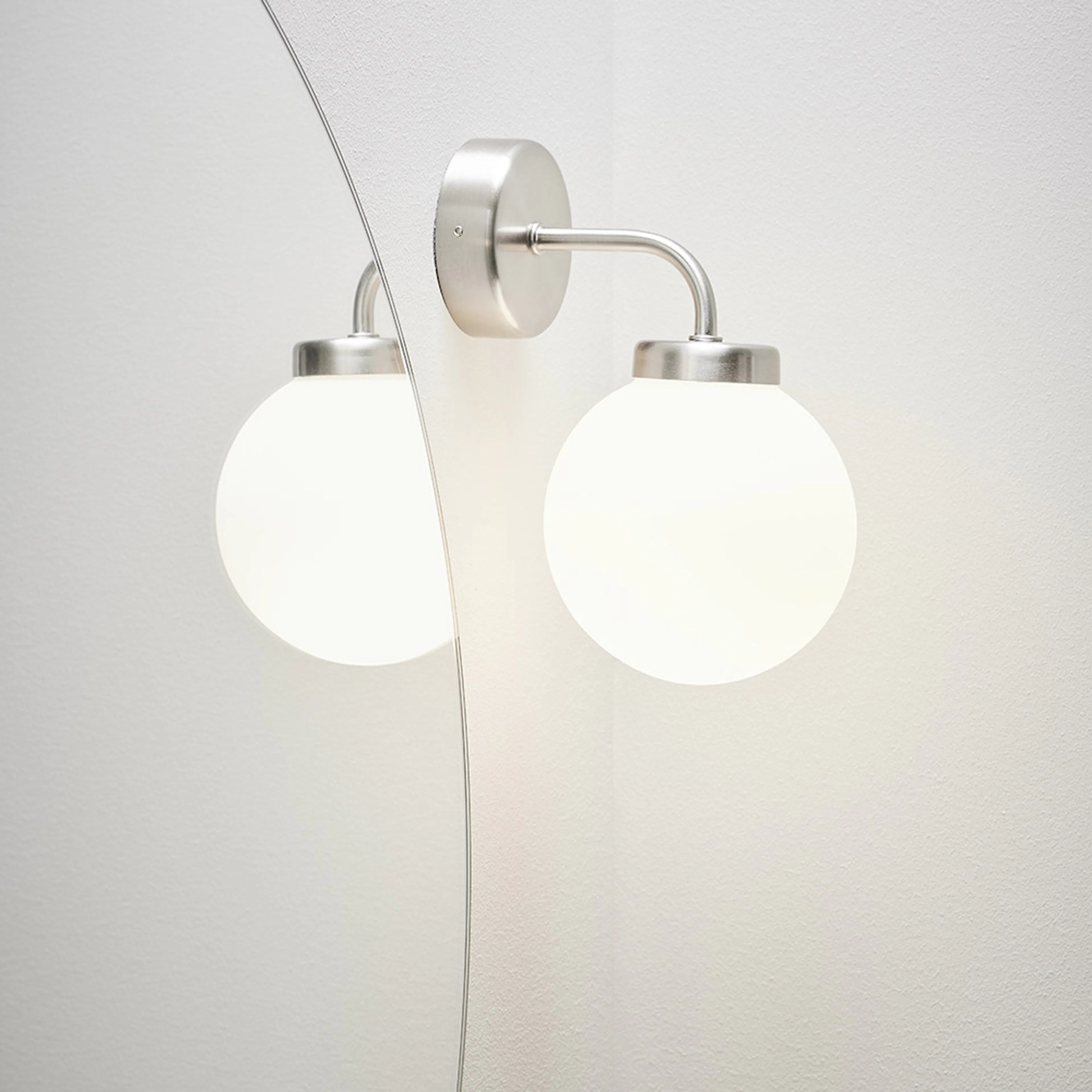 Vägglampa Hafa Globe