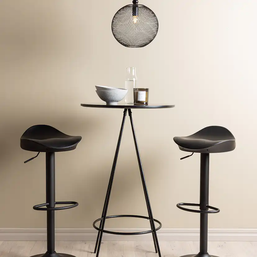 Matgrupp Venture Home Bistro Ø60 cm med 2 st Adesto stolar