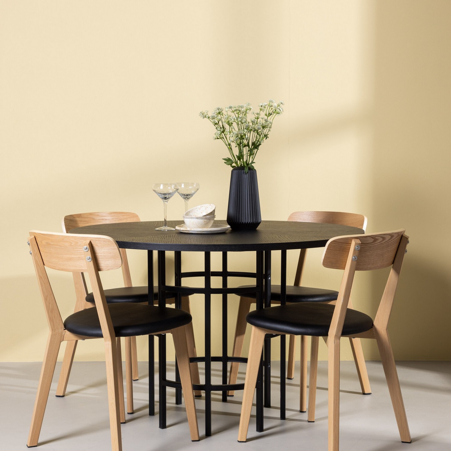 Matgrupp Venture Home Copenhagen Ø 115 cm med 4 Sanjos Stolar