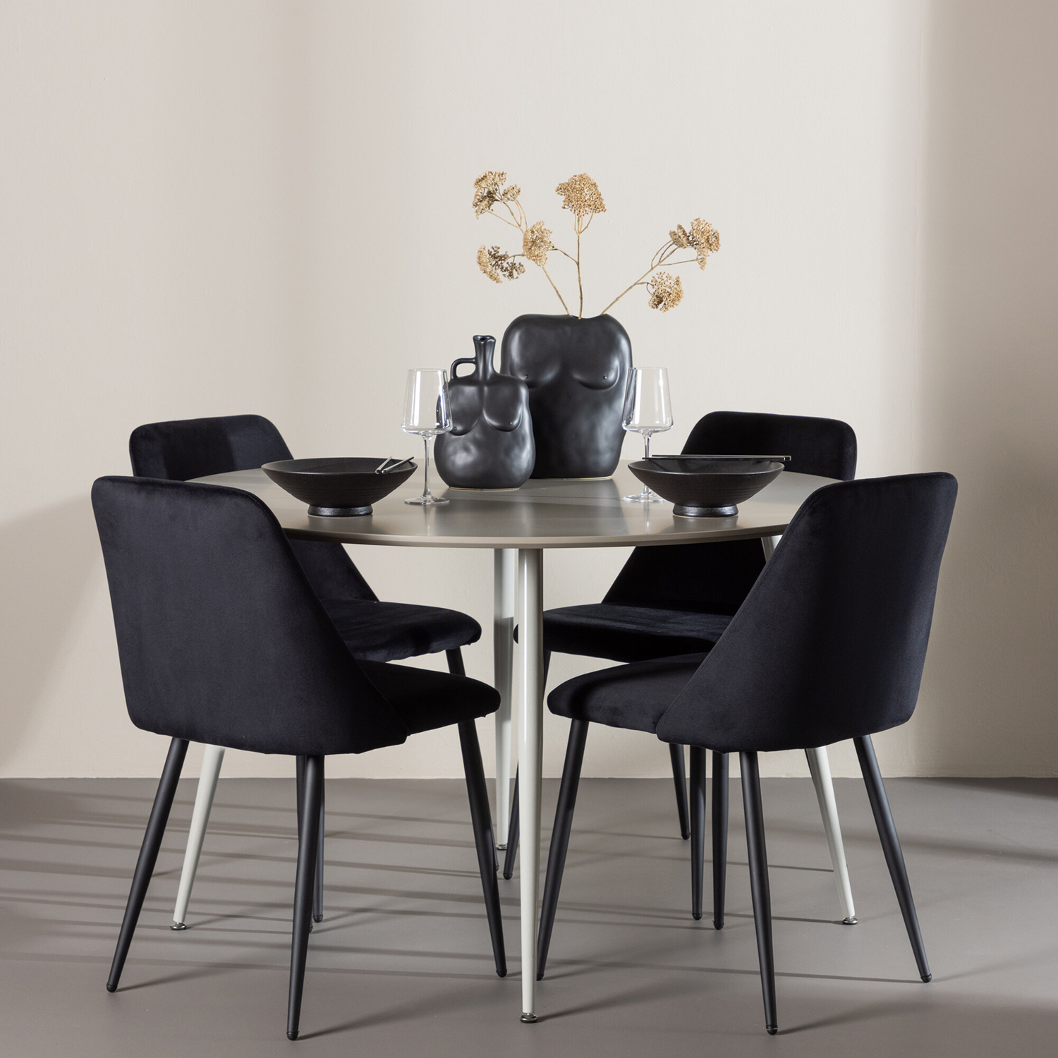 Matgrupp Venture Home Plaza Ø120 med 4 st Night Stolar