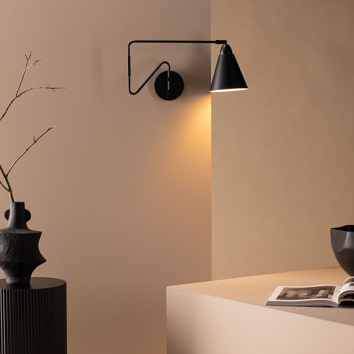 Vägglampa Venture Home Amicola