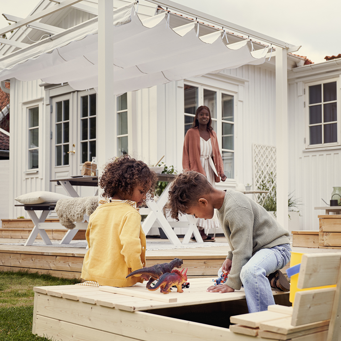 Sandlåda Jabo med Bänk och Lock Trävit 120x120 cm