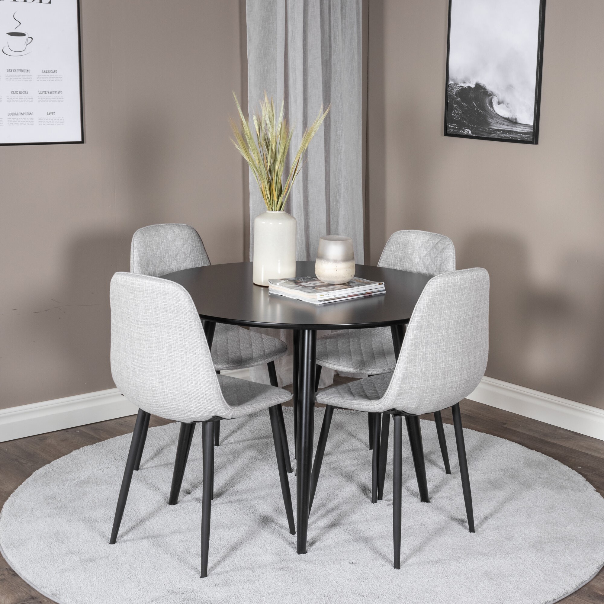 Matgrupp Venture Home Plaza med 4st Polar Stolar