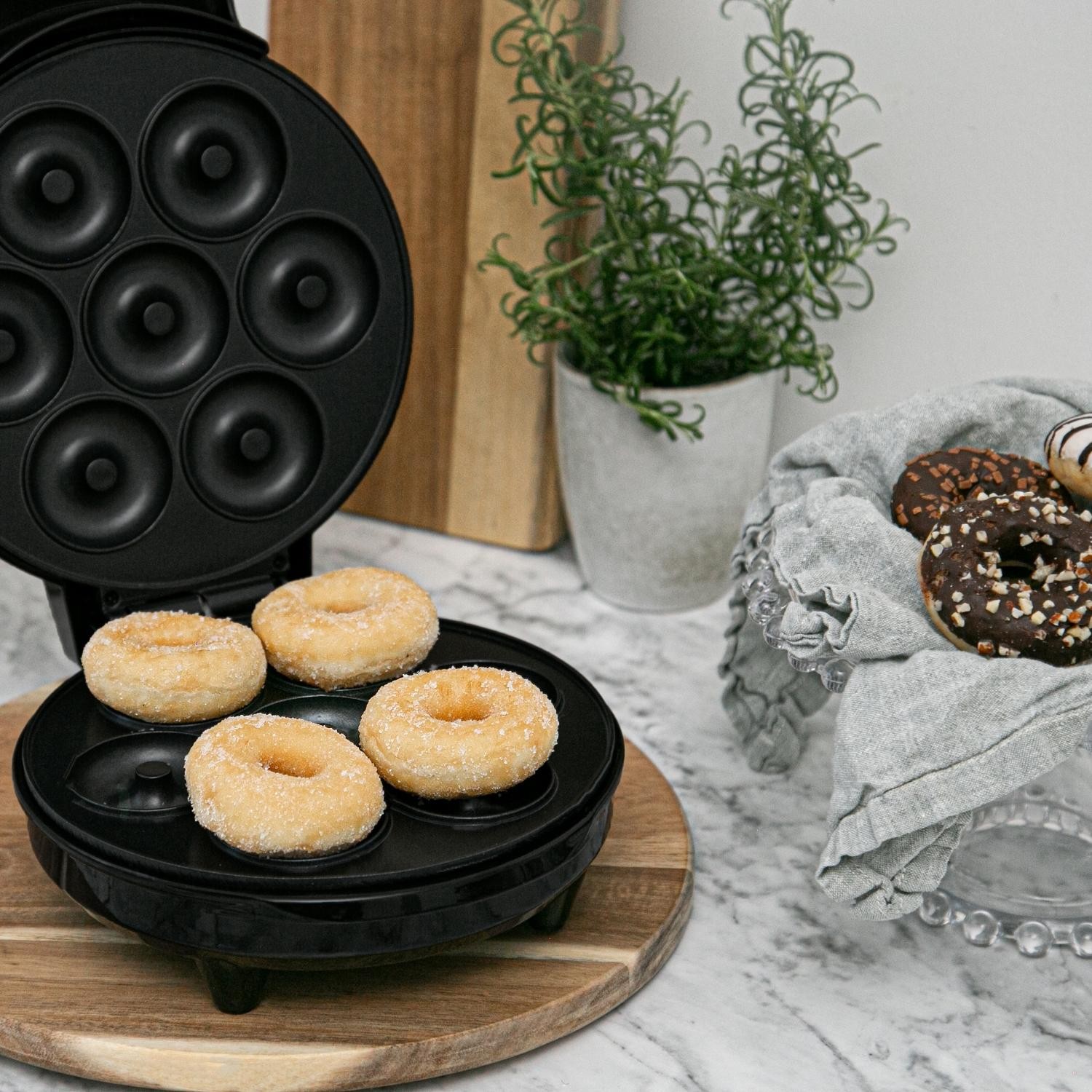 Donut Maker Champion 7 Munkar 700W DM110 Svart