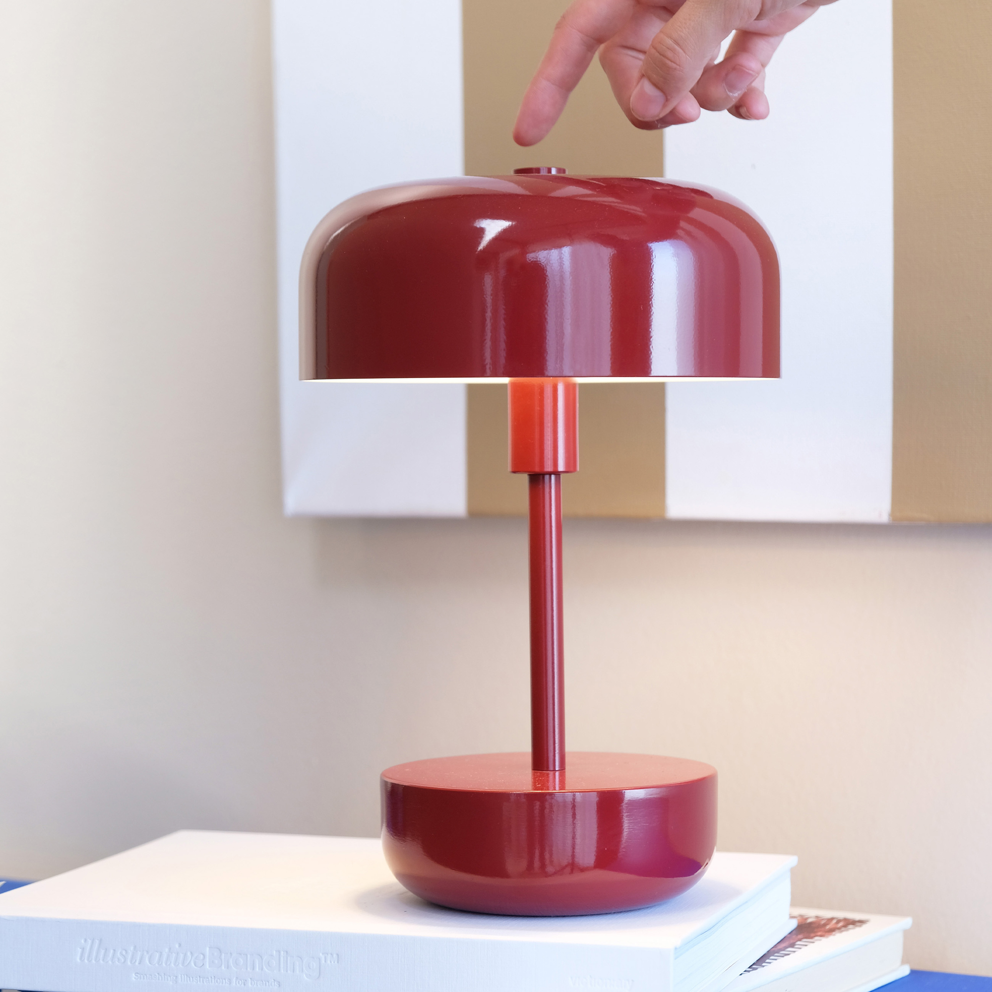 Portabel Bordslampa Dyberg Larsen Haipot LED Uppladdningsbar Röd