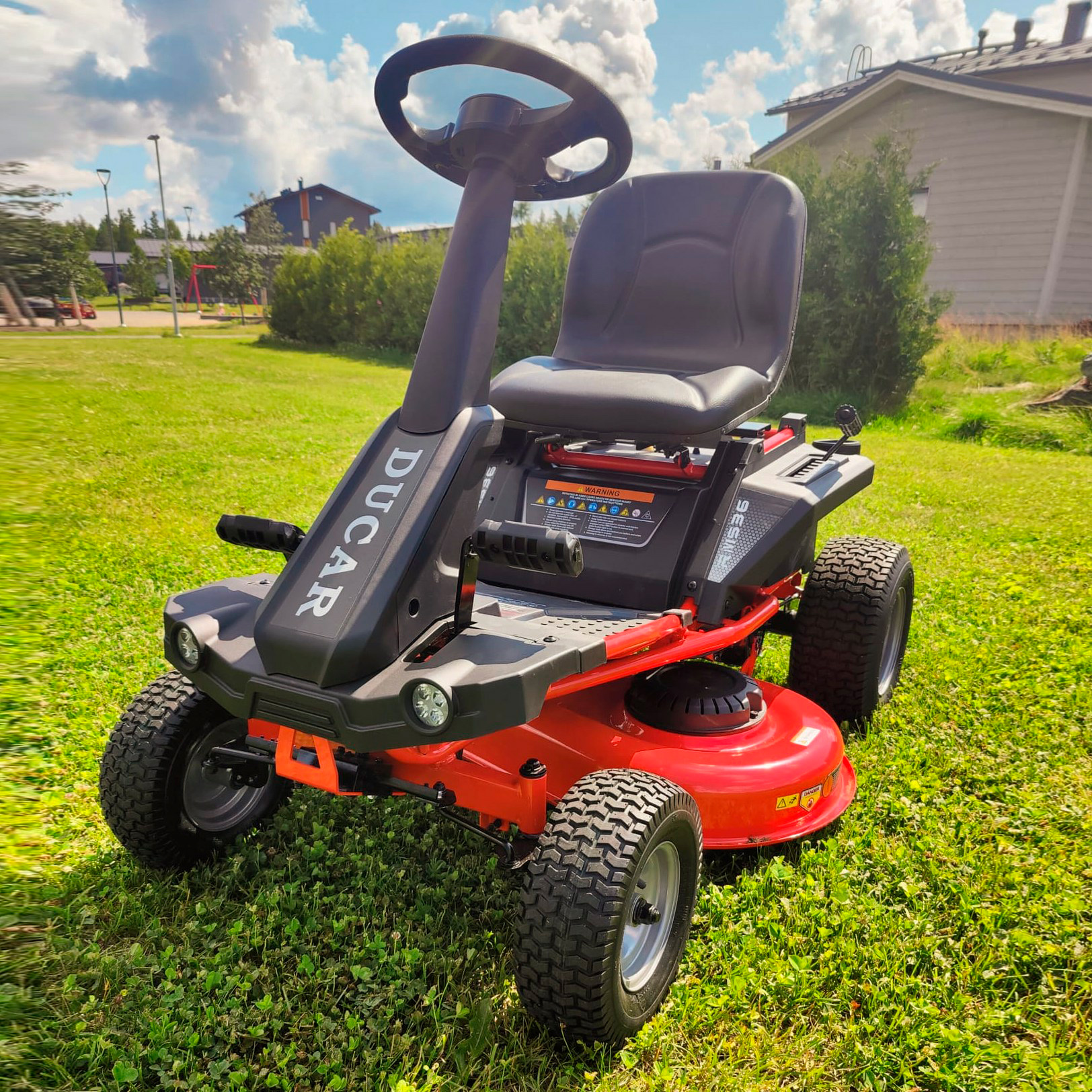 Gräsklippare Ducar 36" 48V 75Ah Med Batteri & Laddare