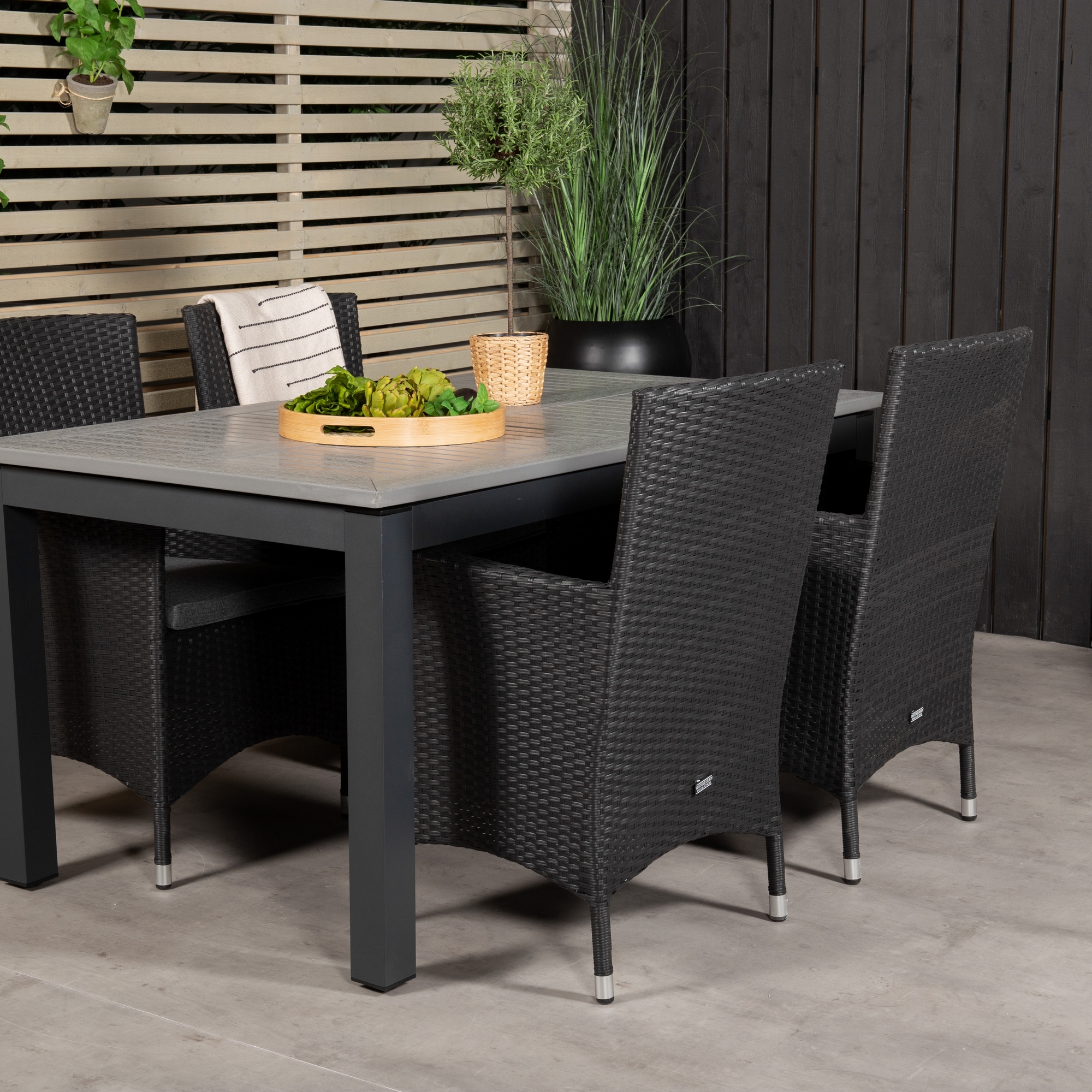 Albany Dining Table 160/240*100 - Svart Alu / Grey Aintwood+ Svart/Grå