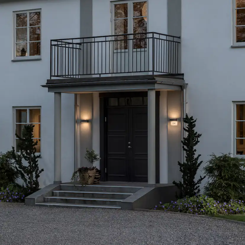 Vägglykta Gnosjö Konstsmide Monza LED 2X4 5W med Husnummer
