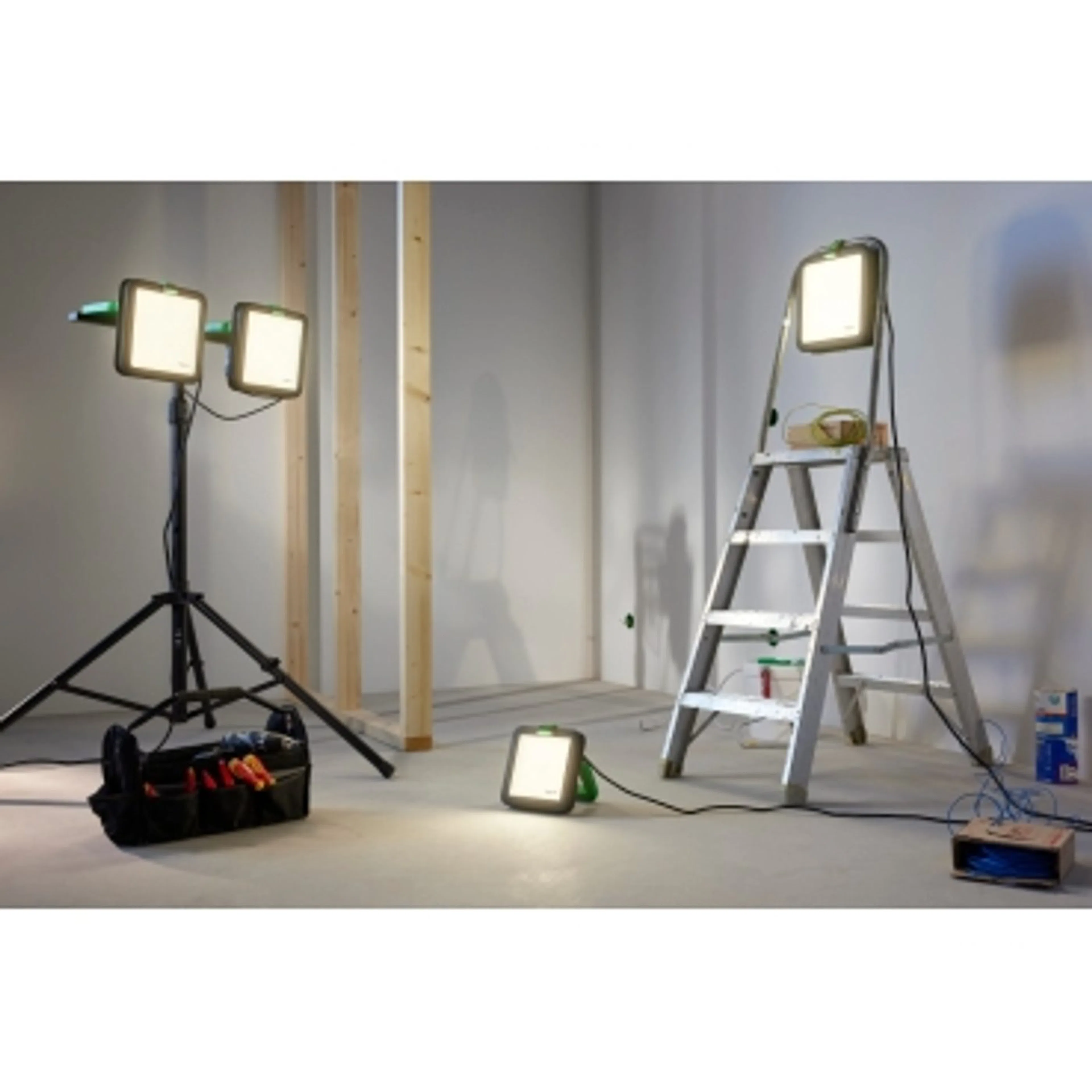 Teleskopstativ Schneider Electric Thorsman med fästbalk för arbetsbelysning 1.4-3m