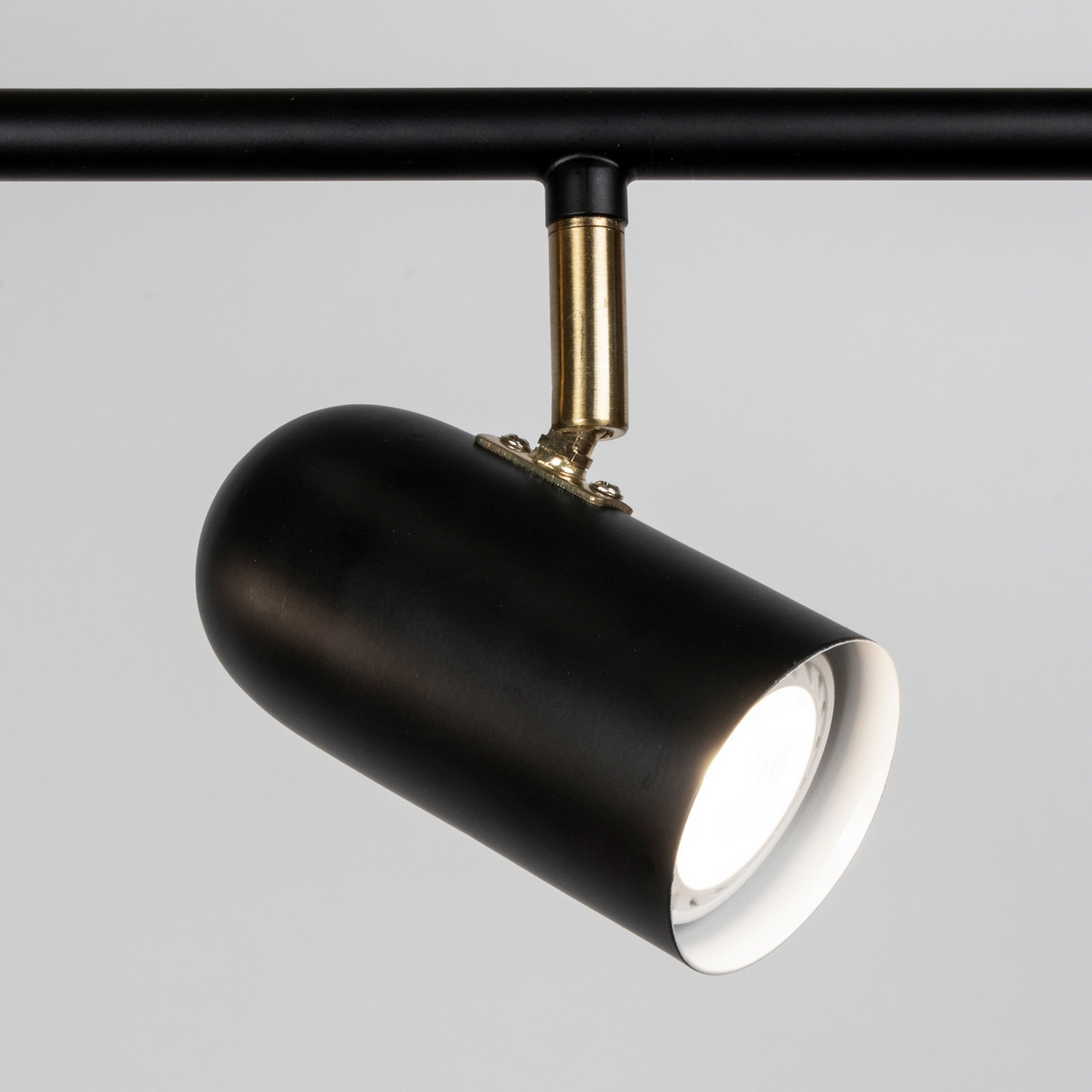 Taklampa Globen Lighting Swan 5 Svart