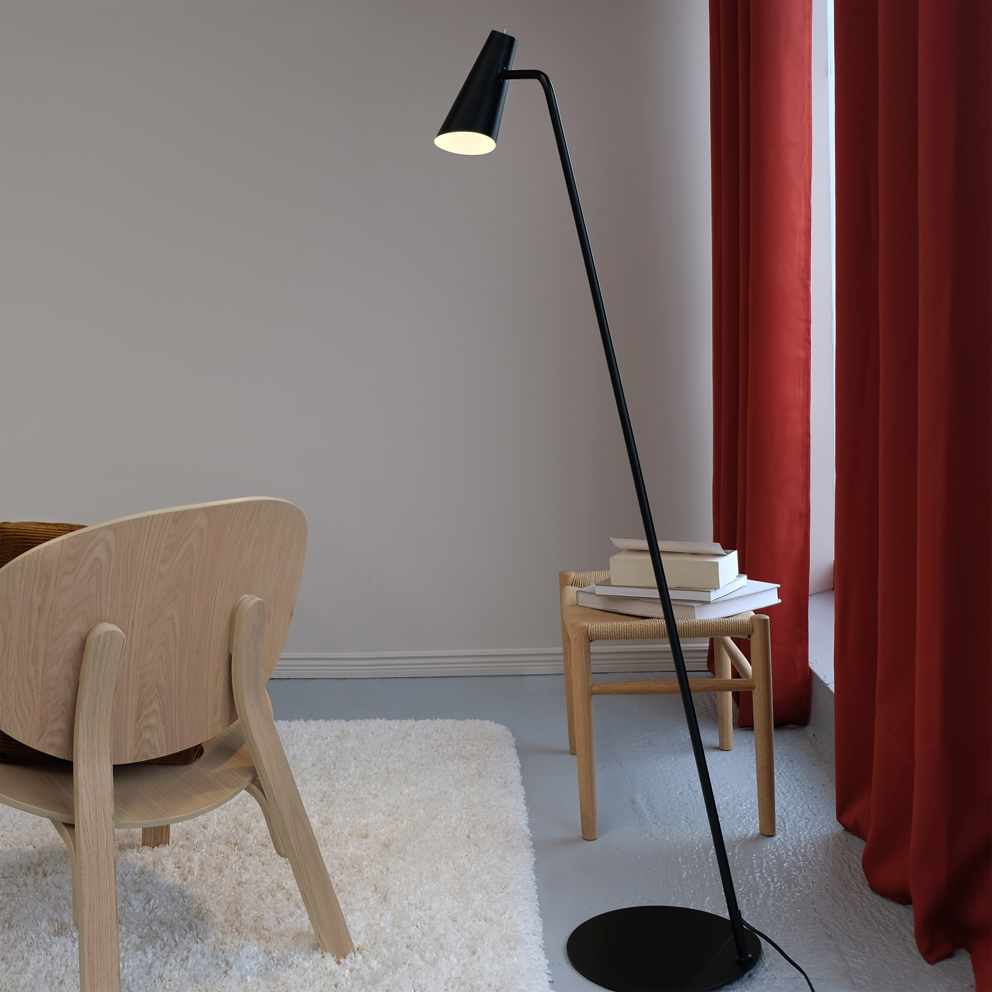 Golvlampa Dyberg Larsen Noa
