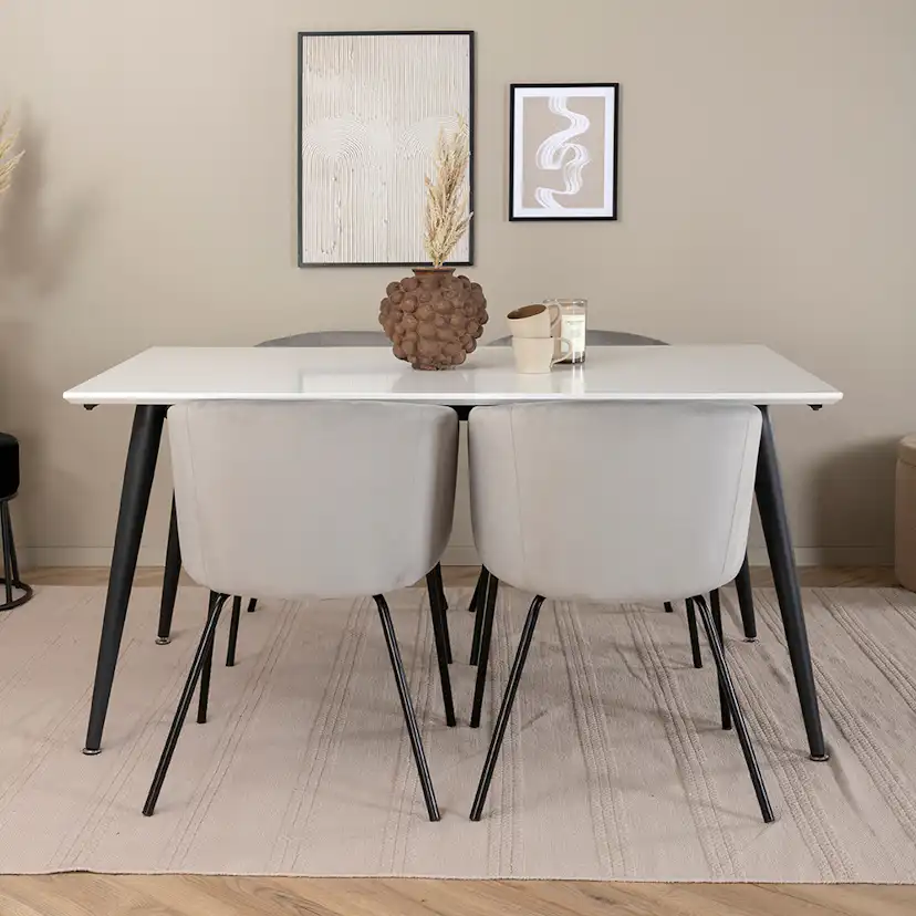 Matgrupp Venture Home Jolie med 4 Bergen Stolar