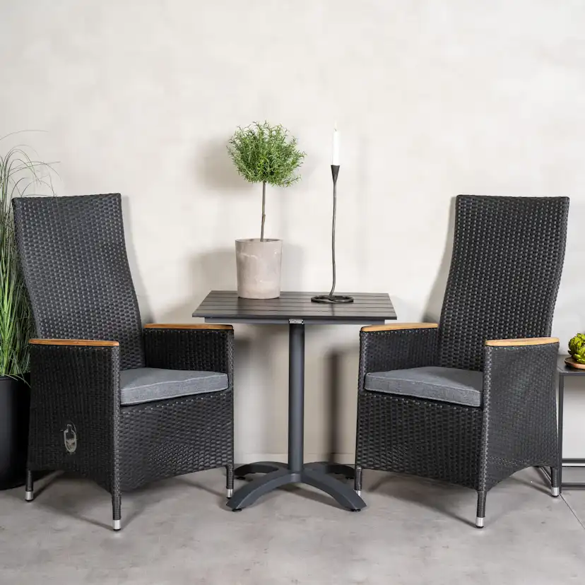 Cafégrupp Venture Home Canucks med 2 Pishi Matstolar