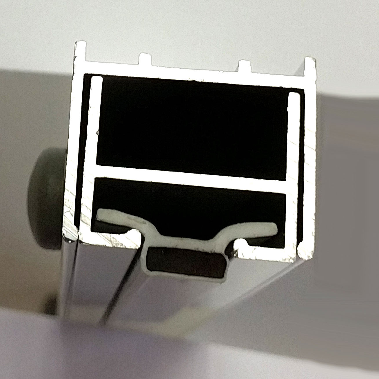 Nischprofil Arrow Twice med Magnet