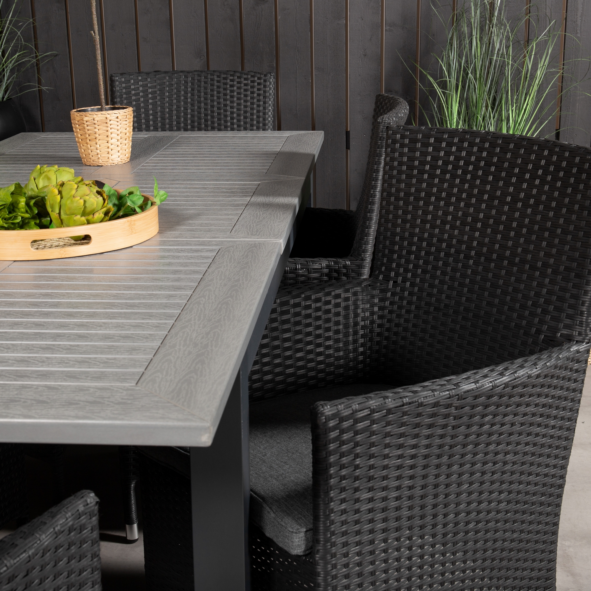 Albany Dining Table 160/240*100 - Svart Alu / Grey Aintwood+ Svart/Grå