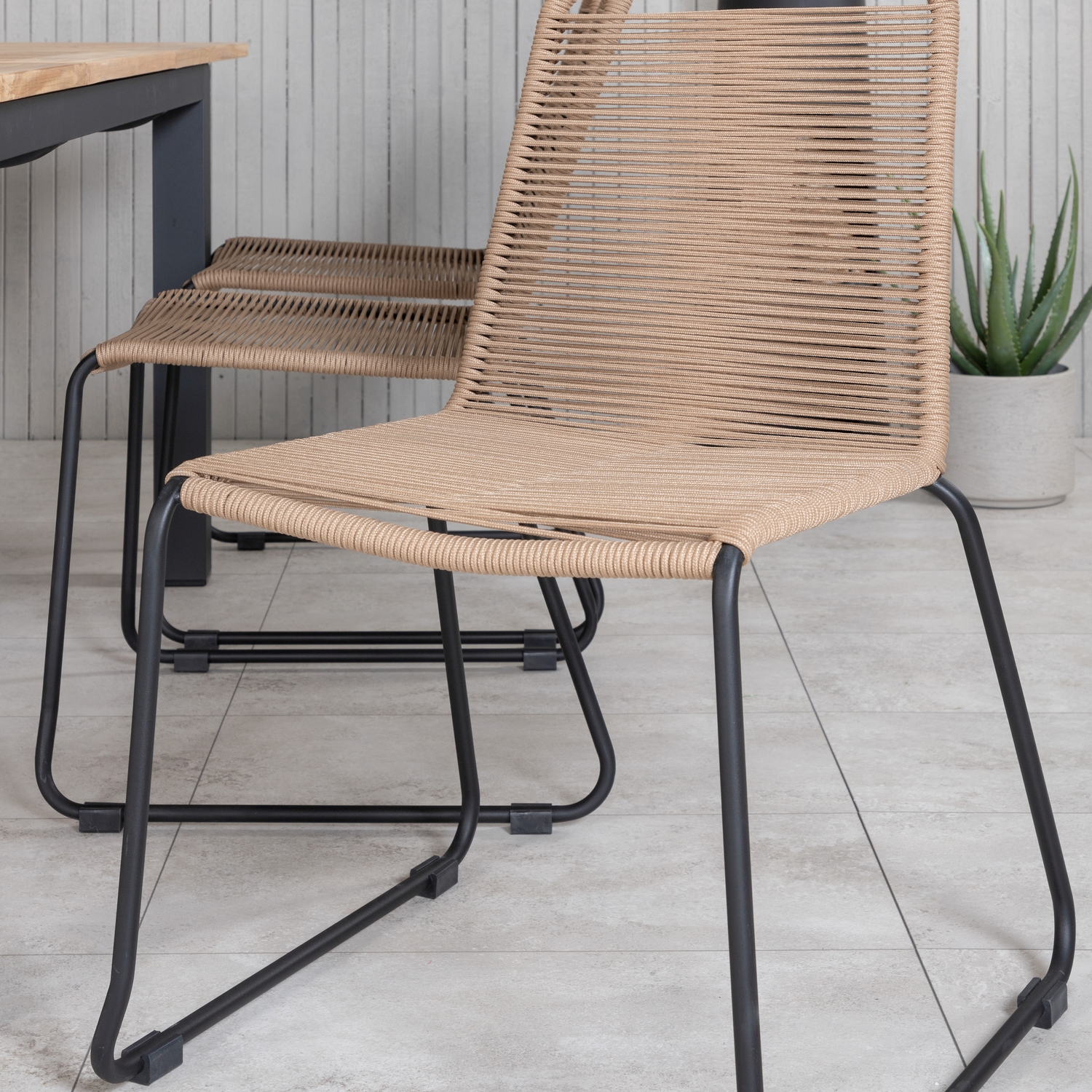 Panama Table 152/210 - Black/Teak+Lindos Stacking Chair - Bl Latte