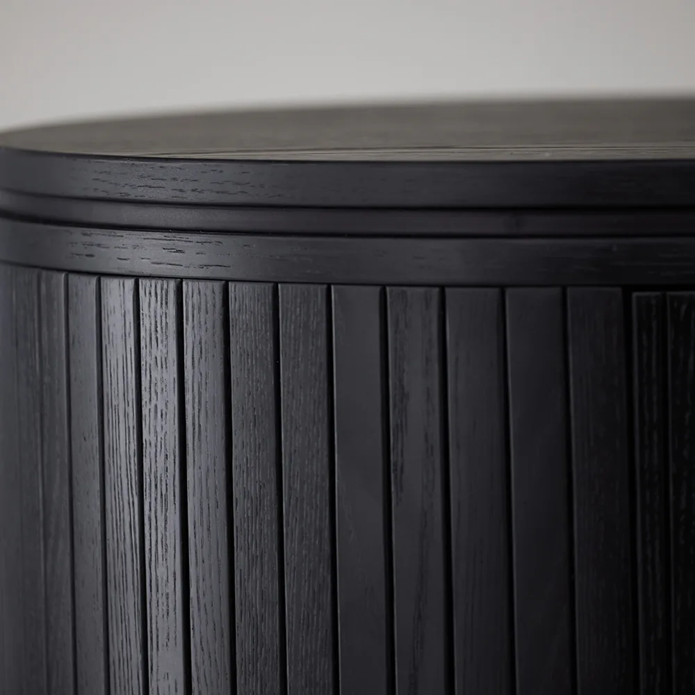 Sidobord Vind Fjällbacka Svart Ovalt Bord med Skåp i Ek med Fanér 160cm