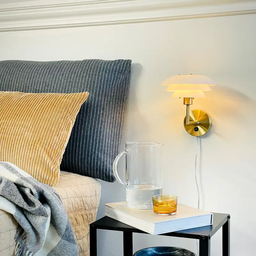 Vägglampa Dyberg Larsen DL20 Opal/Mässing: 20 cm