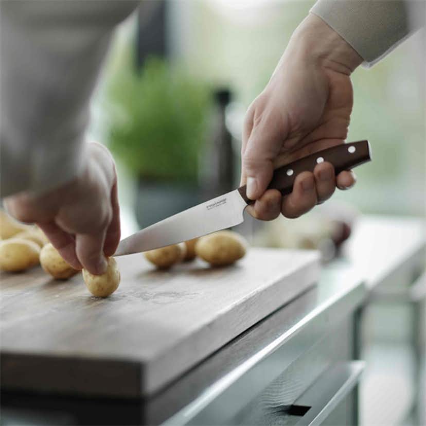 Fiskars Norr 12 cm – Grönsakskniv i Premium Rostfritt Stål
