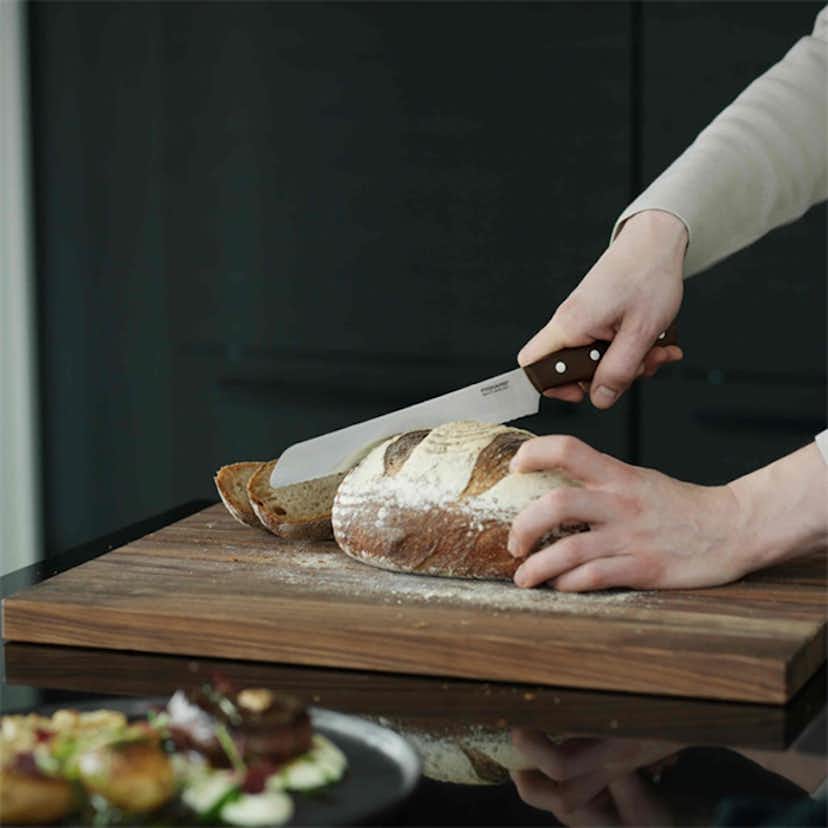 Brödkniv Fiskars Norr 21 cm – Tandad Kniv i Rostfritt Stål