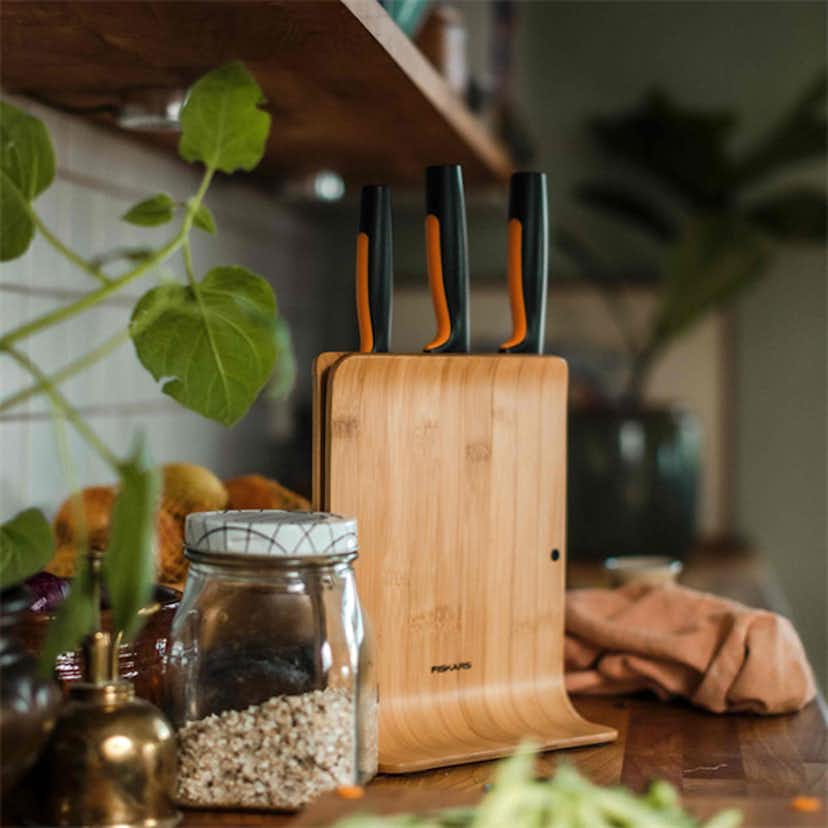 Knivblock Fiskars Functional Form i Miljövänligt Bambu Inkl 3 Proffessionella Knivar
