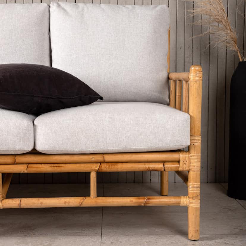 Trädgårdssoffa Venture Home Cane, Naturfärgad Rottingsoffa med Grå Dynor