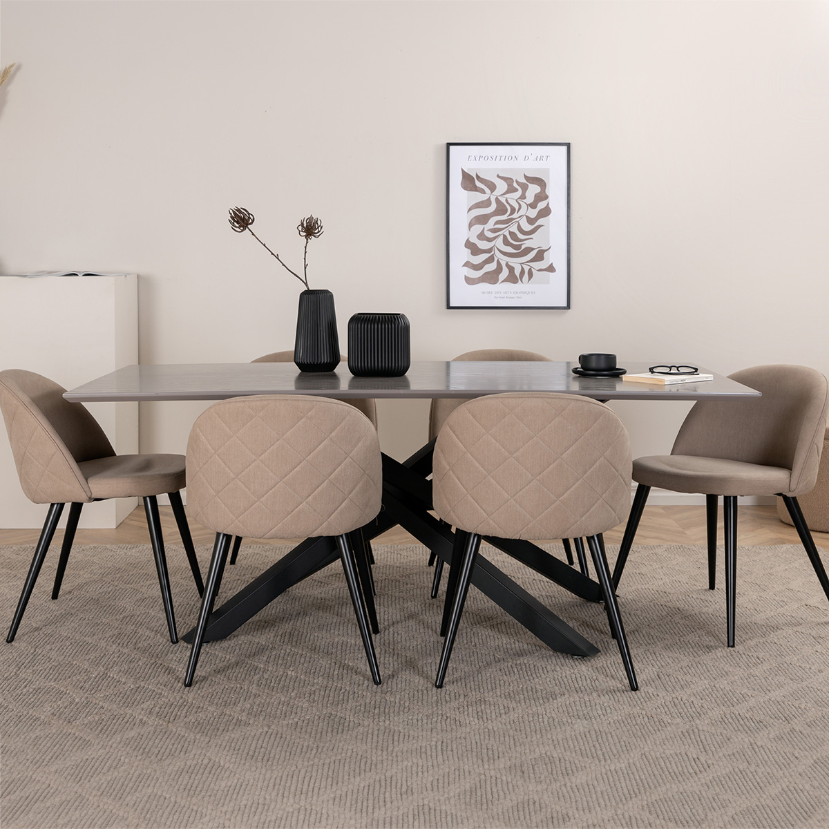 Matgrupp Venture Home med Piata Matbord och 6 Valentina Stitcthes Matstolar