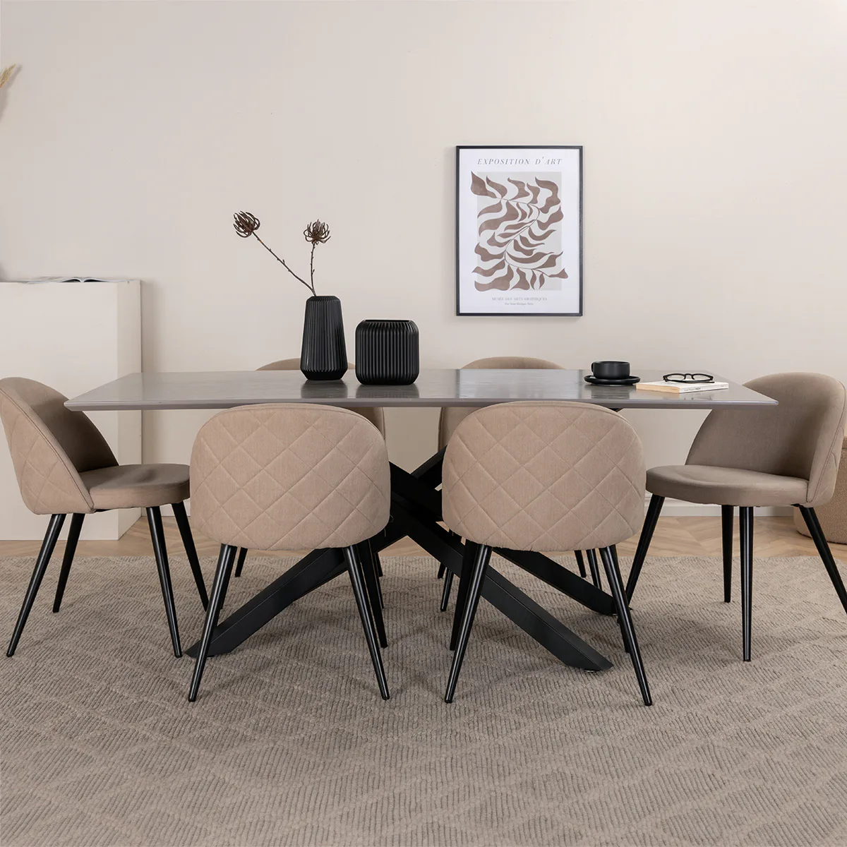 Matgrupp Venture Home med Piata Matbord och 6 Valentina Stitcthes Matstolar