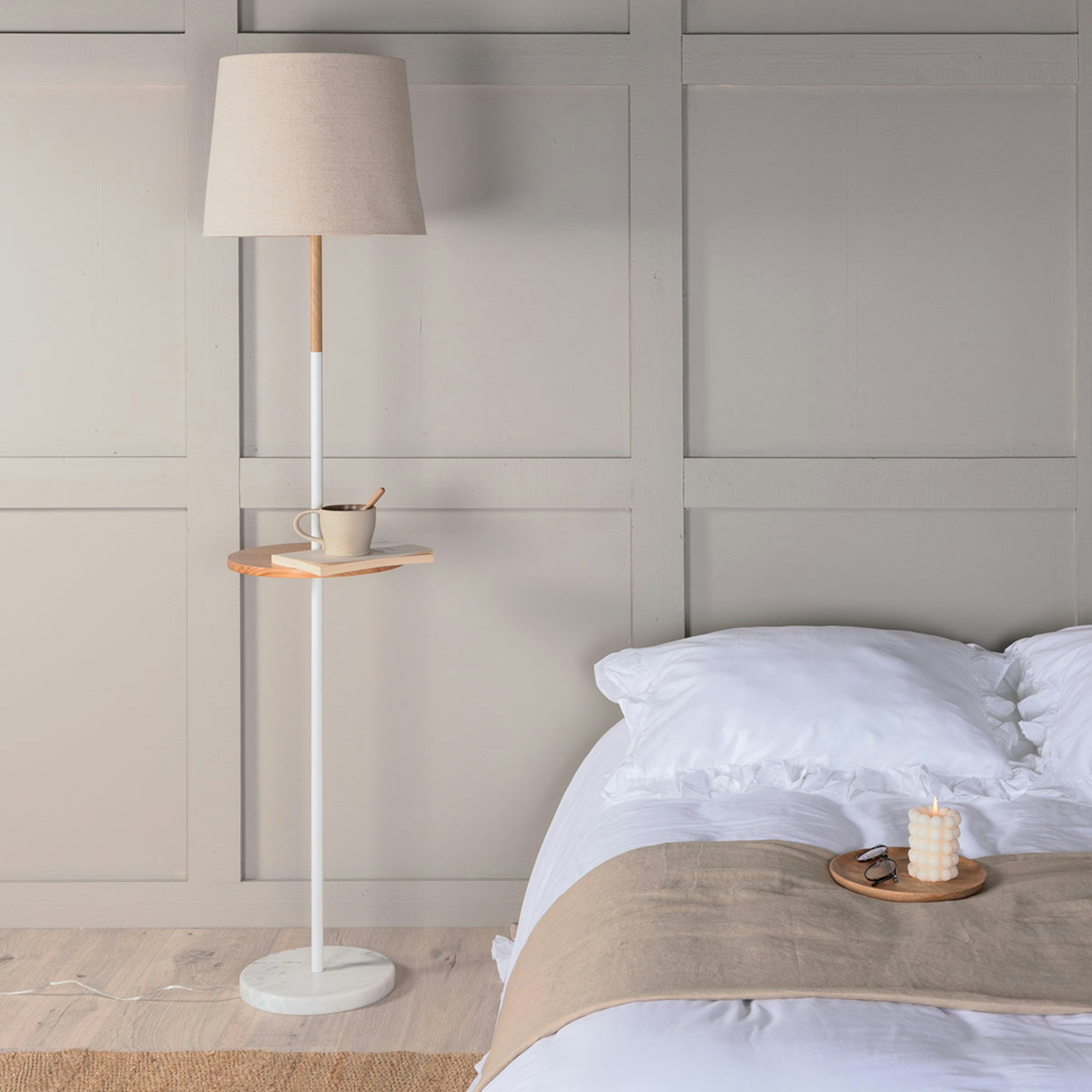 Golvlampa Venture Home Hattman