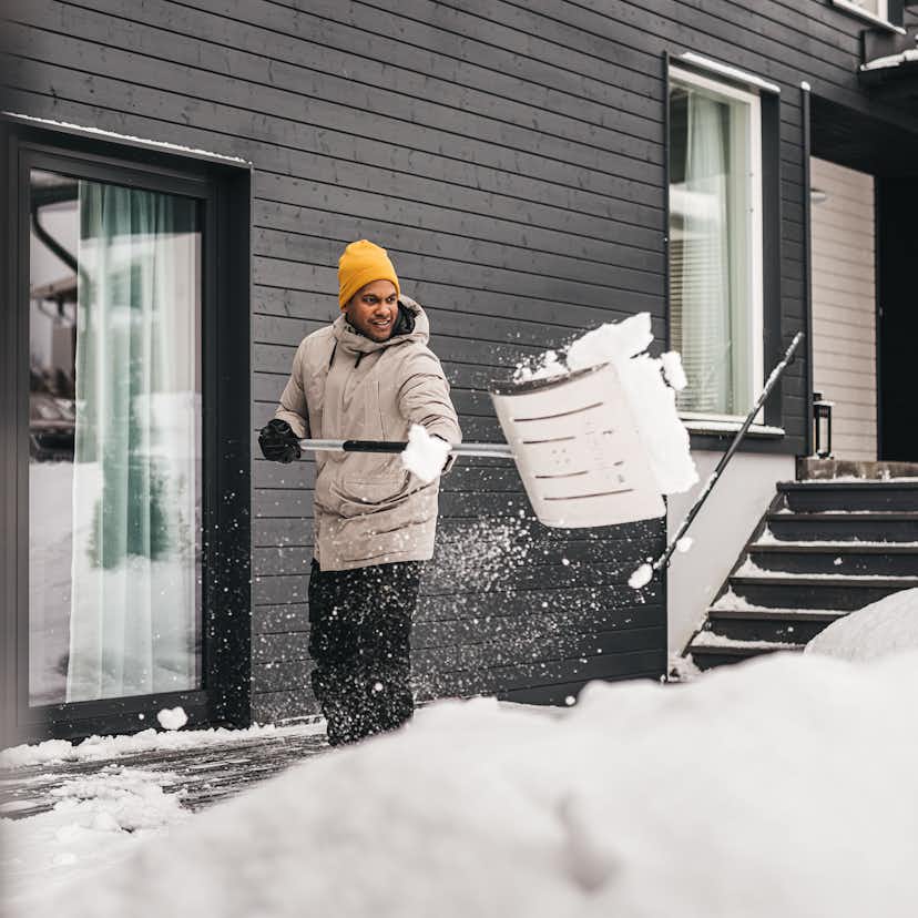 Snöskyffel Fiskars Snow Light 44 cm