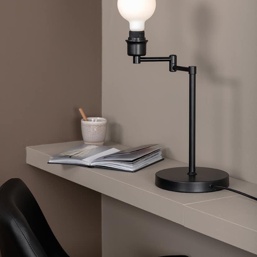 Bordslampa Venture Home Virro