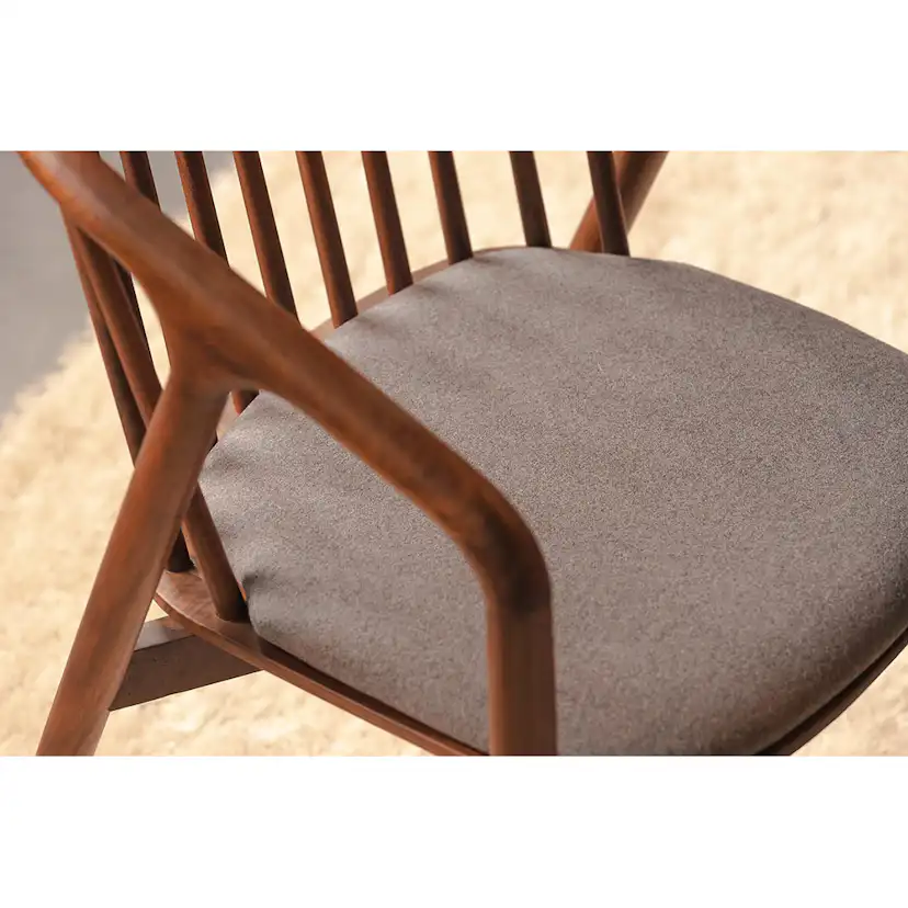 Matgrupp In Living Noira med 4 Ferike Karmstolar