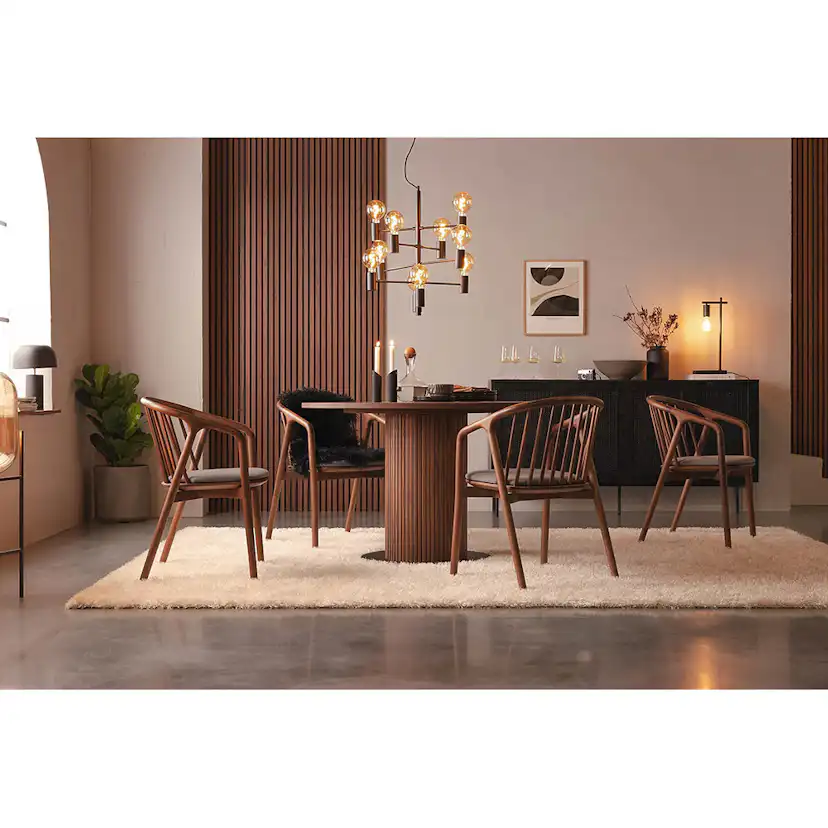 Matgrupp In Living Noira med 4 Ferike Karmstolar