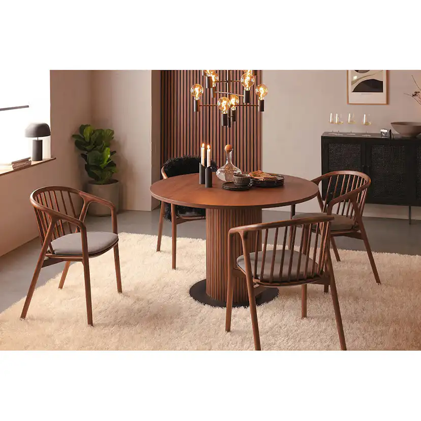 Matgrupp In Living Noira med 4 Ferike Karmstolar