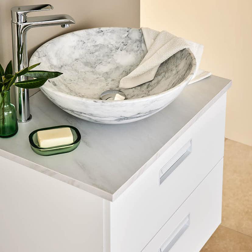 Tvättställsskåp Noro Relounge Vit Med Bänkskiva Ljus Marmor