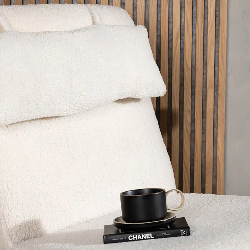 Fåtölj Venture Home Laconia Boucletyg Vit med Fotpall