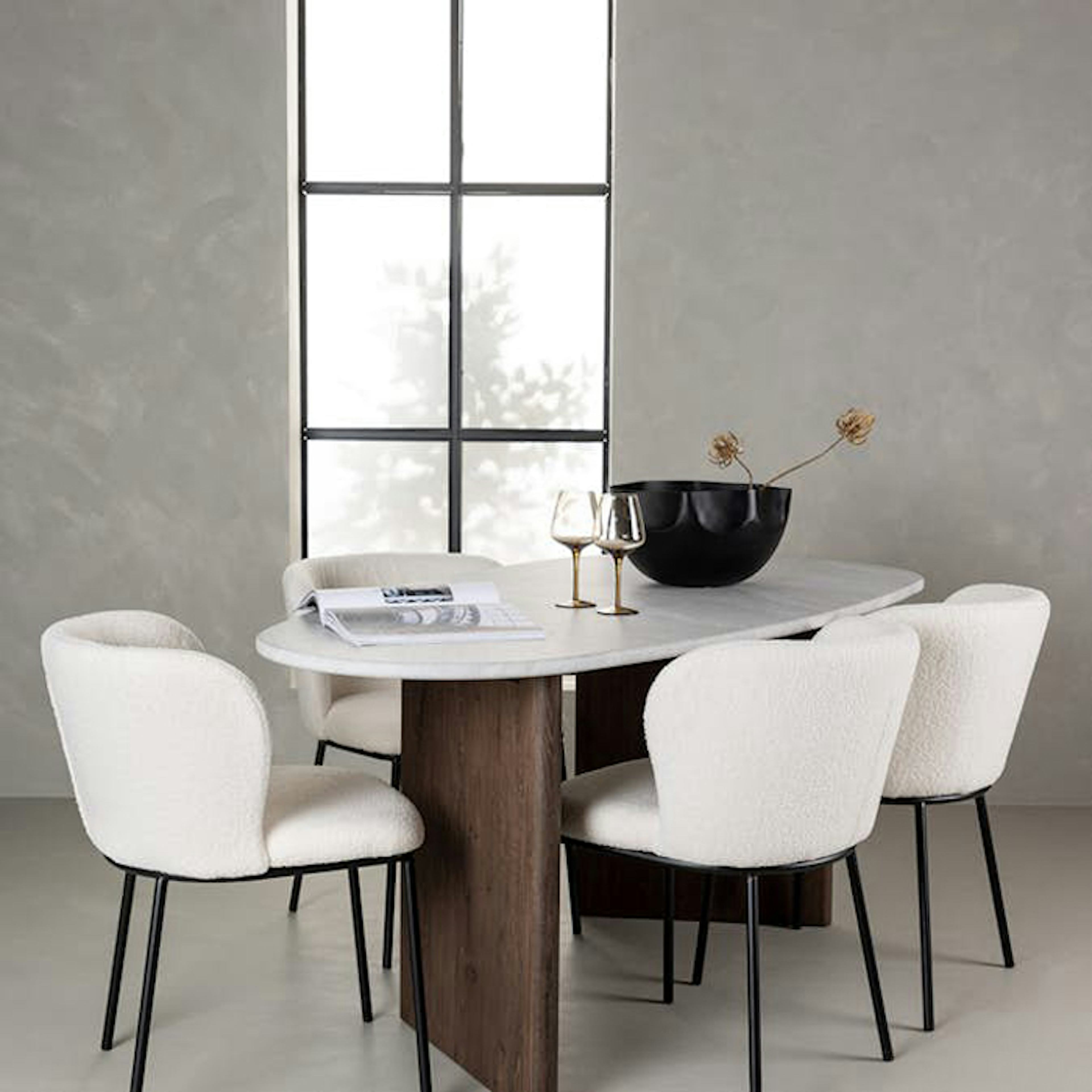 Matgrupp Venture Home Grönvik Ovalt Matbord 180 cm & 4 Edina Stolar i Vit Boucle