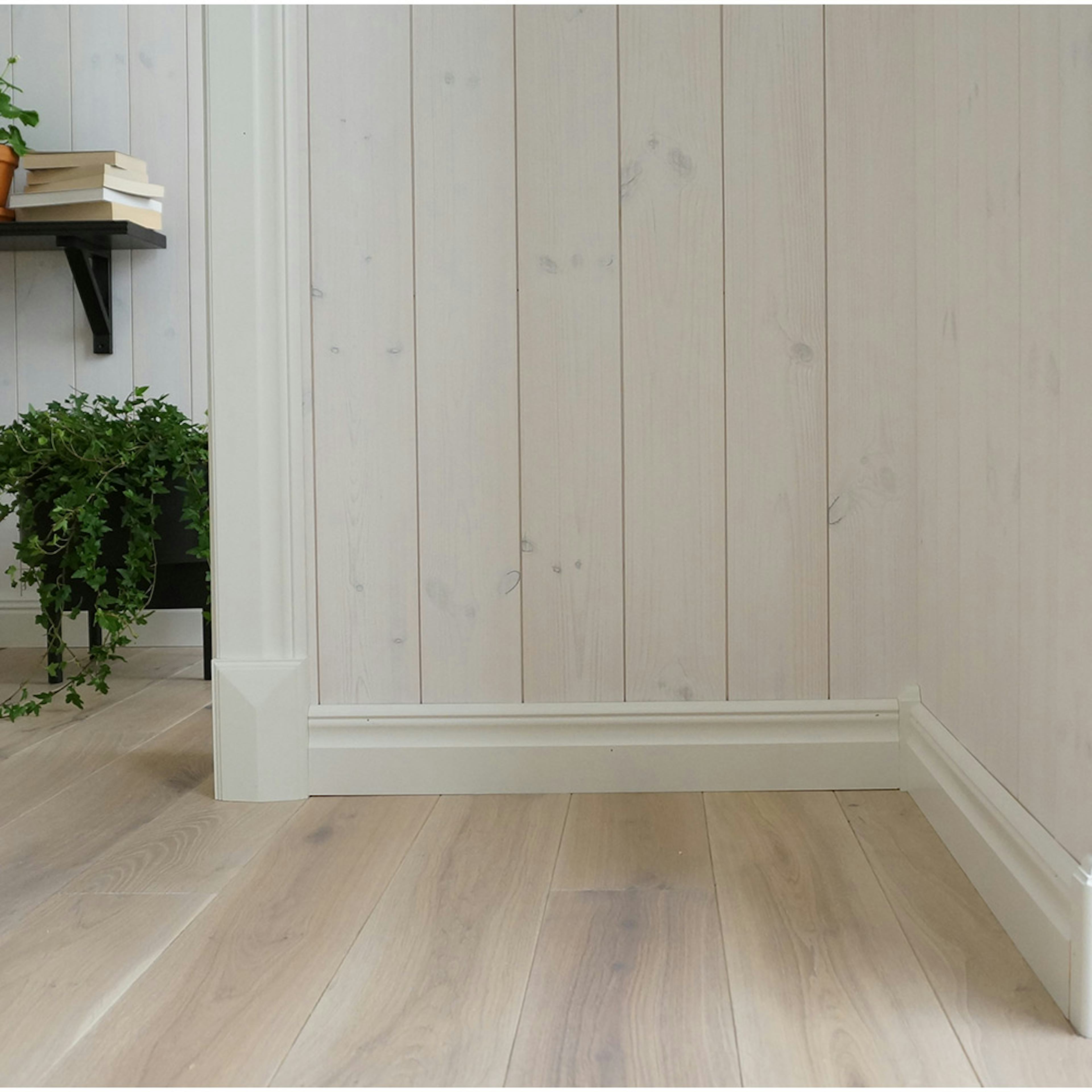 Hörnkloss Moelven Furu 21x21x110 mm Innerhörn Vit S 0502-Y 4st/frp