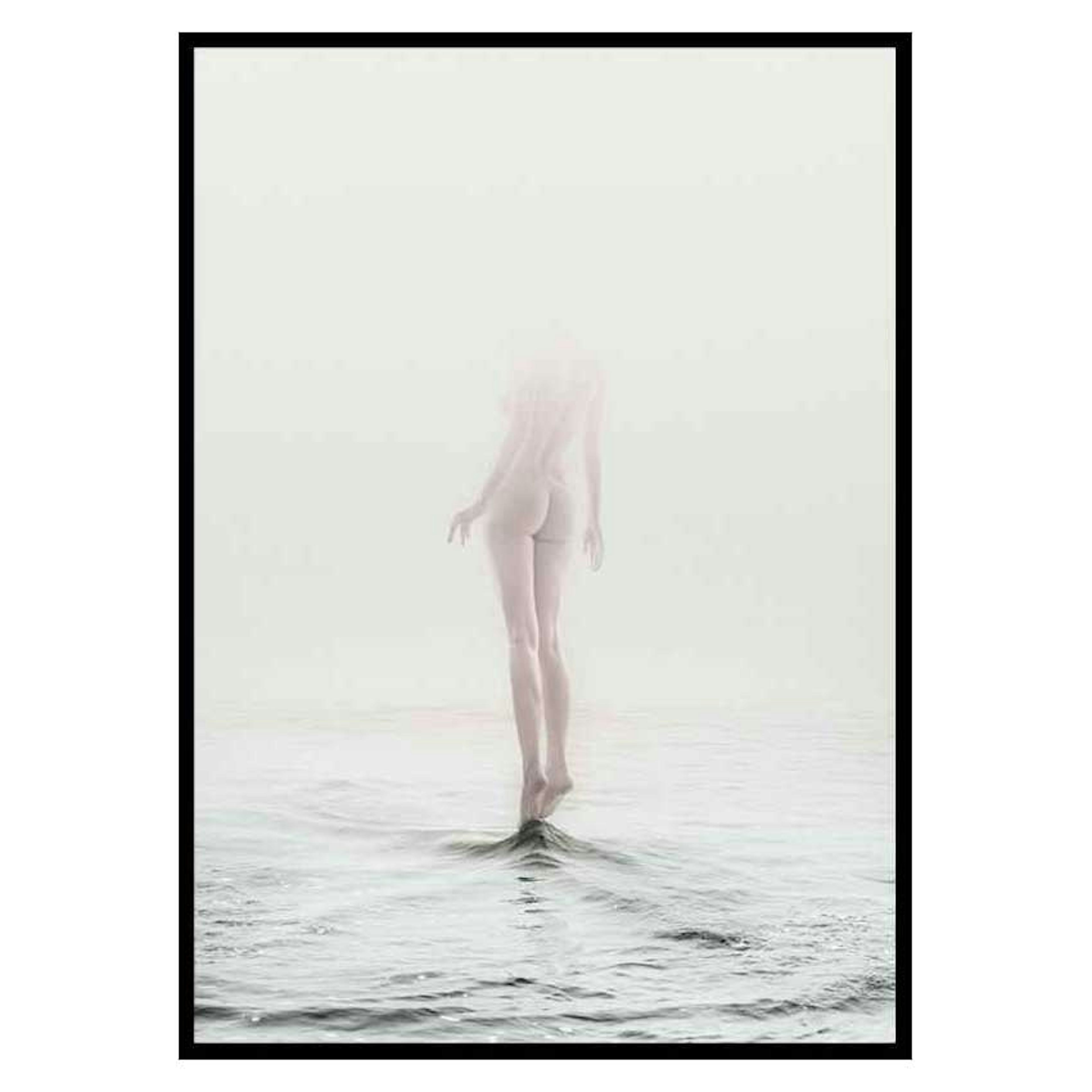 Poster Gallerix Naked On Water