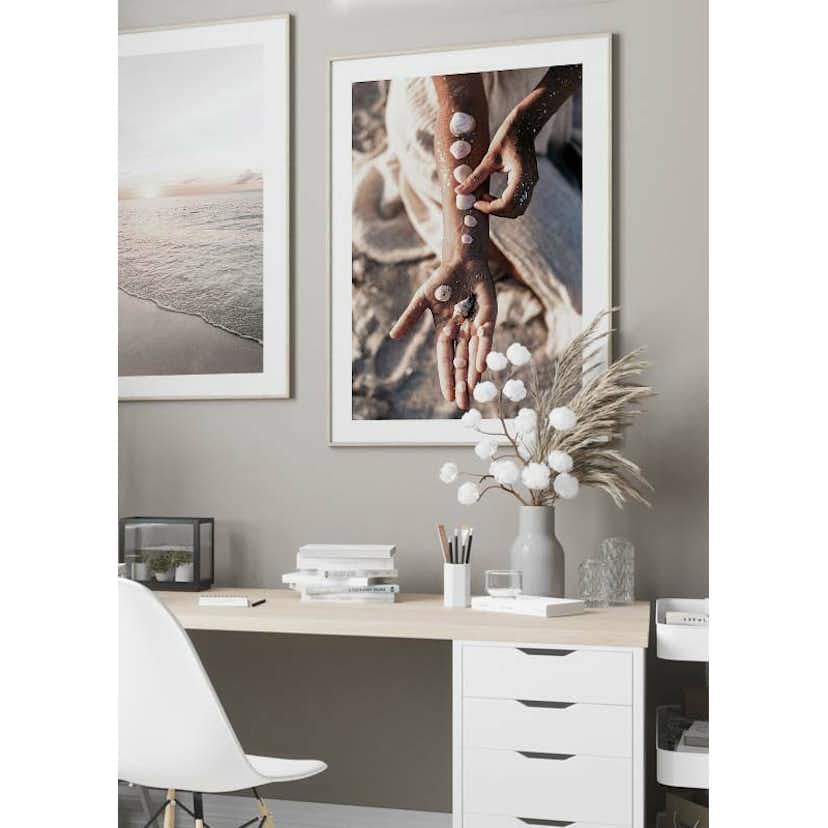 Poster Gallerix Sea Shells On Arm