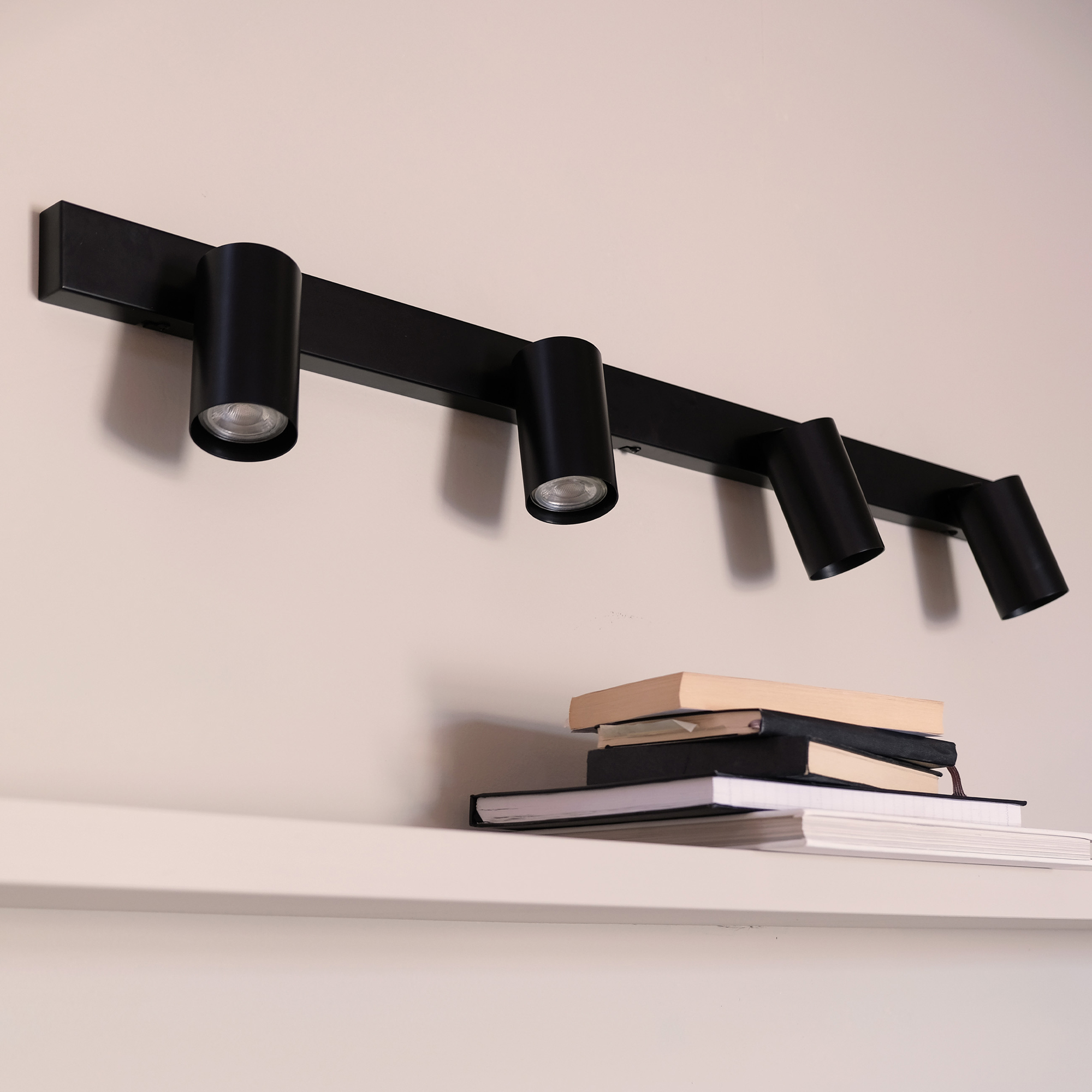 Spotlightskena Dyberg Larsen Modern 4 Spotlights Takbelysning