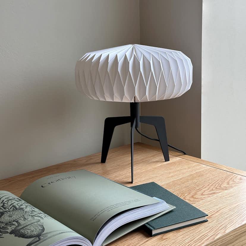 Bordslampa Dyberg Larsen Ventnor med Papperskärm