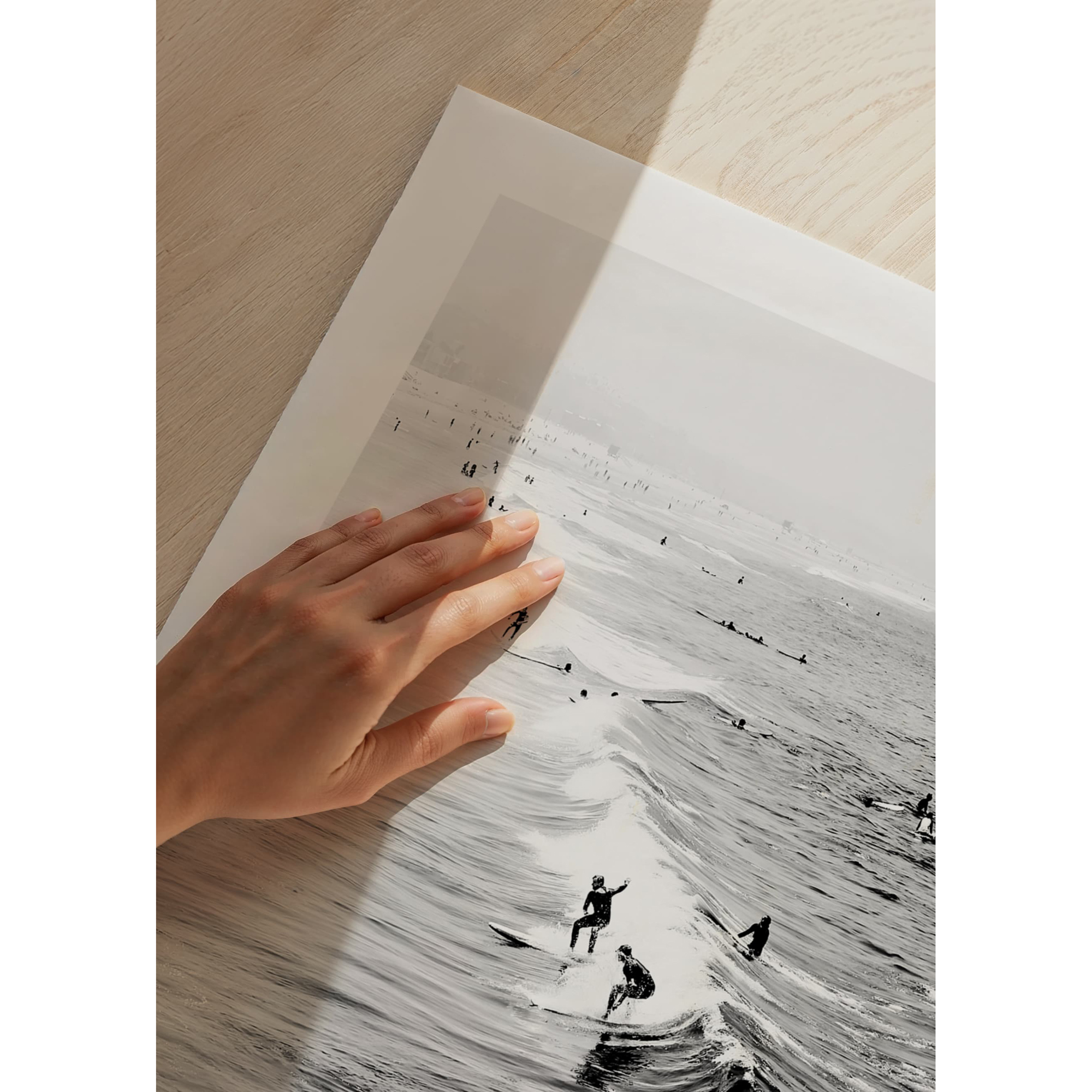 Poster Gallerix California Surfers On Waves B&W