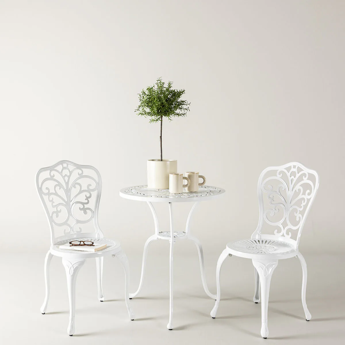 Caféset Venture Home Nandin Klassisk Cafégrupp med Runt Bord & 2 Stolar i Aluminium, Vit